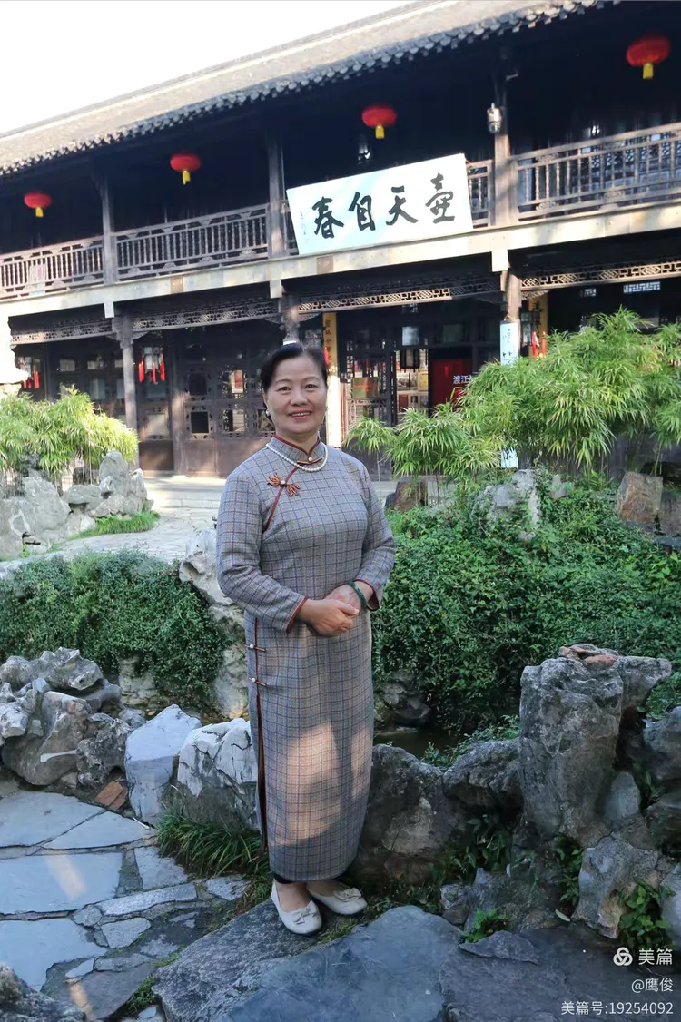 扬州个园是一座充满历史韵味和文化底蕴的江南私家园林